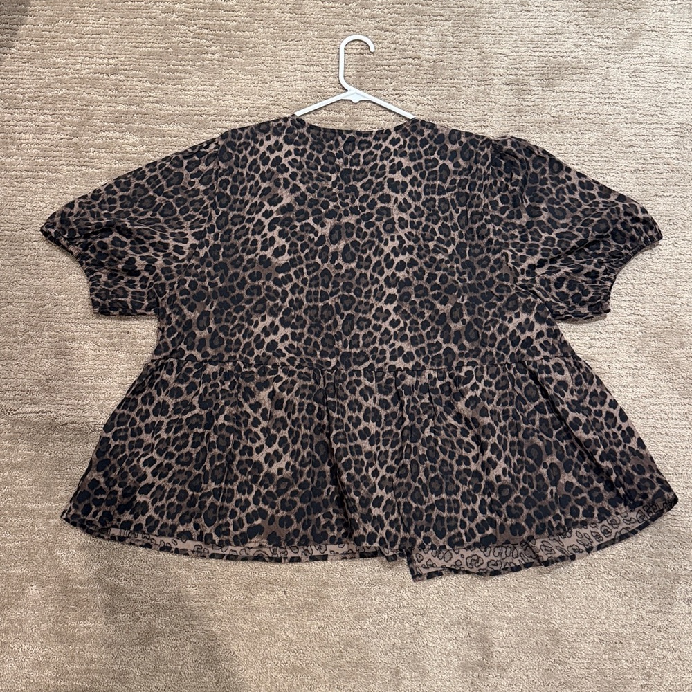 Torrid Brown Leopard Tie-Front Puff Sleeve Blouse size 2 - Picture 9 of 10